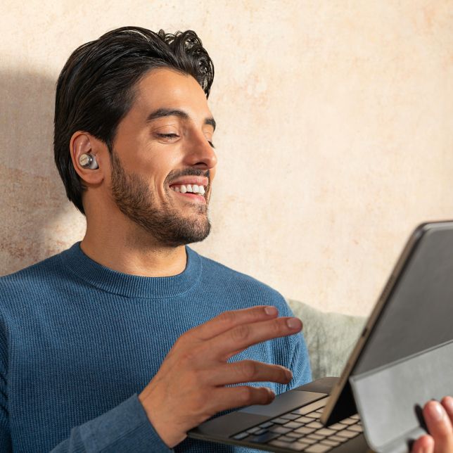 Conexiuni clare datorită tehnologiei Voice Focus AI