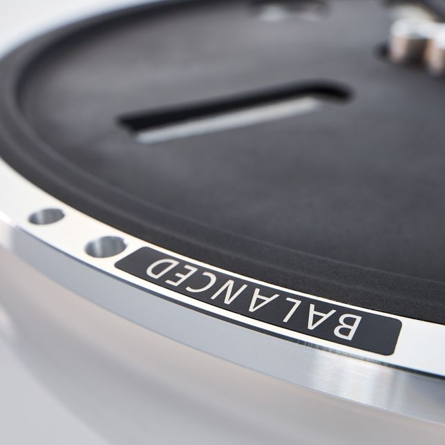 Technics SL-1200GMEES Technics SL-1200GME gramofon z napędem bezpośrednim (konstrukcja antywibracyjna, wysoka czułość ruchu początkowego, stabilne obroty)), srebrny 9 Regulacja balansu na wysokim poziomie