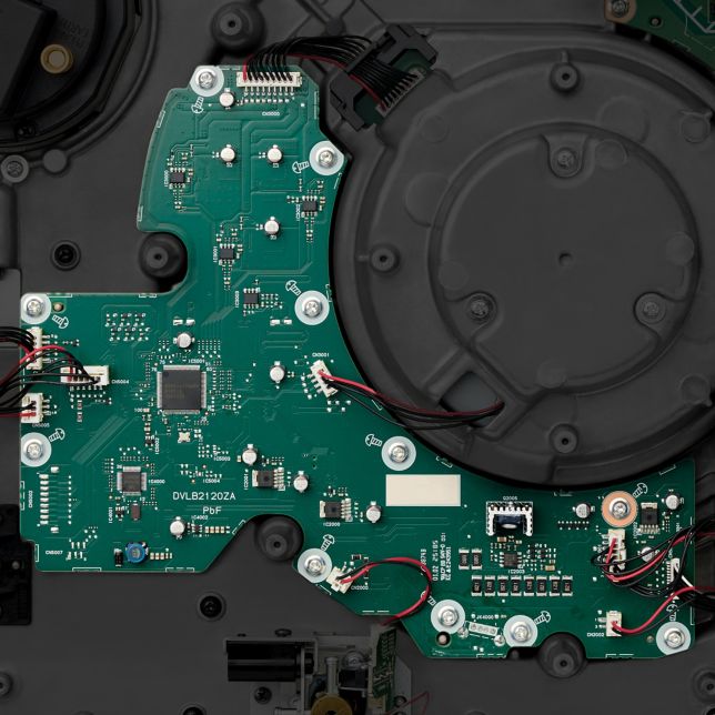 Technics SL-1200GMEES Technics SL-1200GME gramofon z napędem bezpośrednim (konstrukcja antywibracyjna, wysoka czułość ruchu początkowego, stabilne obroty)), srebrny 16 Dążenie do idealnego układu obwodu